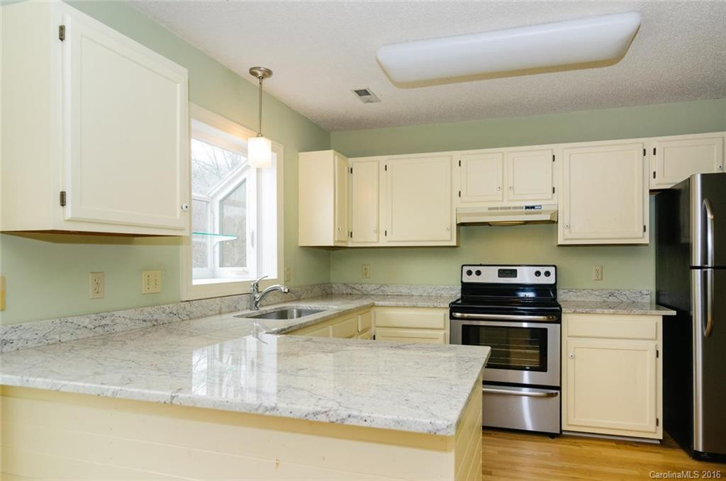 11 Fox Lair Court - Photo 10