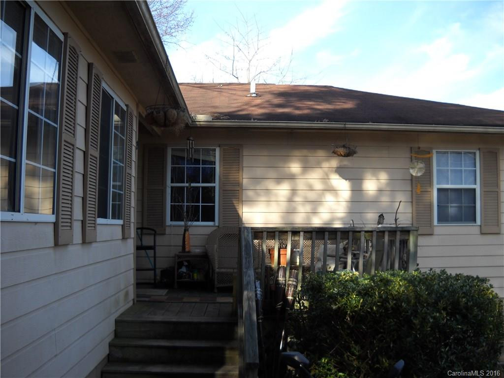 79 Carroll Avenue - Photo 2