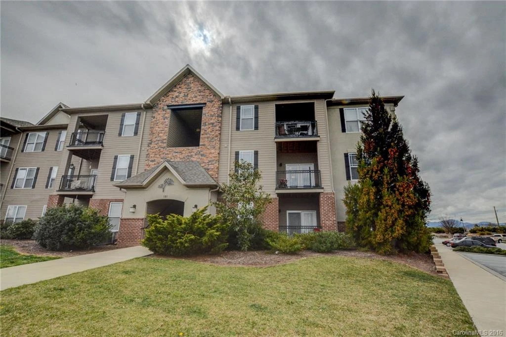 181 Brickton Village Circle #208