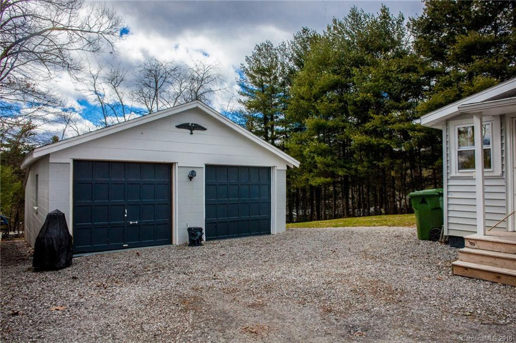 27 Ridgeway Drive - Photo 2