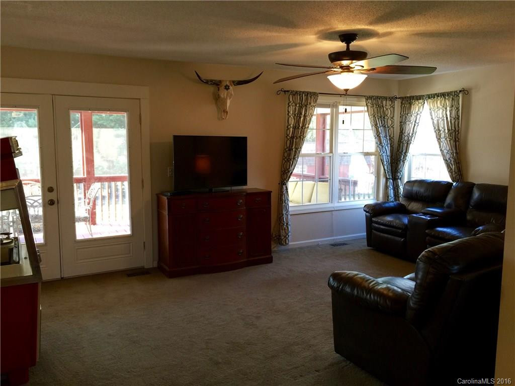 124 Maple Ridge Drive - Photo 4