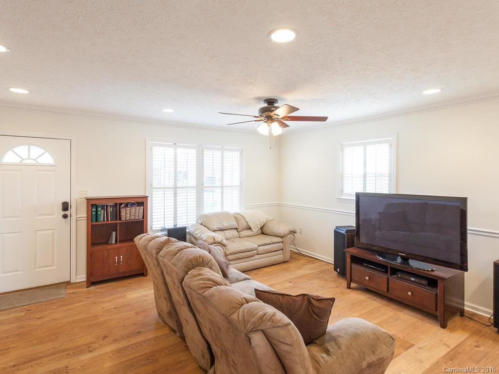 12 Fernwood Avenue - Photo 3