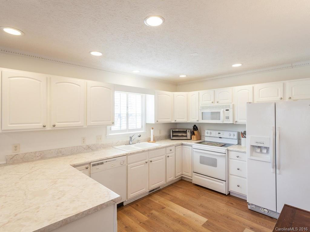 12 Fernwood Avenue - Photo 6