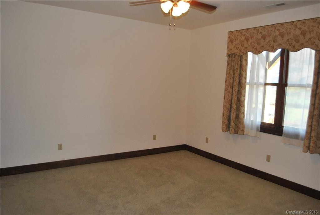 138 Sandy Bottoms Drive - Photo 18