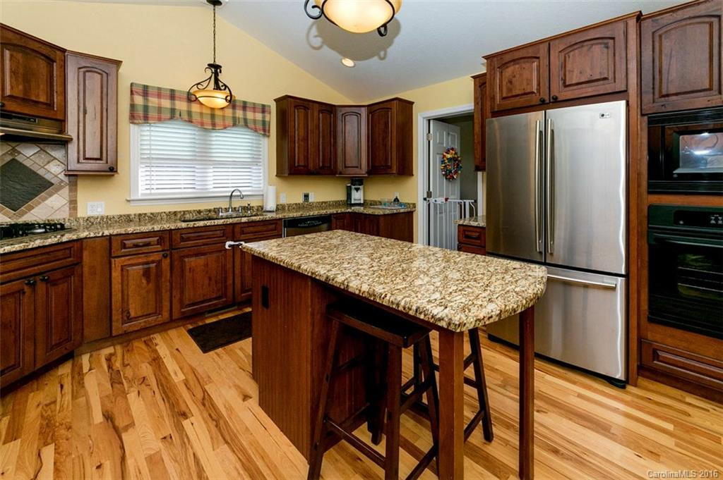 101 North Springs Drive - Photo 3