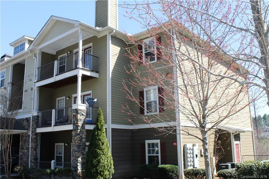 900 Vista Lake Drive #102