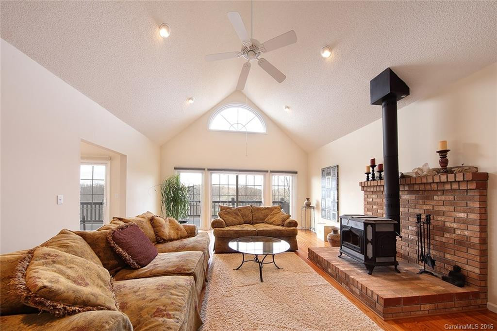 156 Bonnie Brae Court - Photo 3