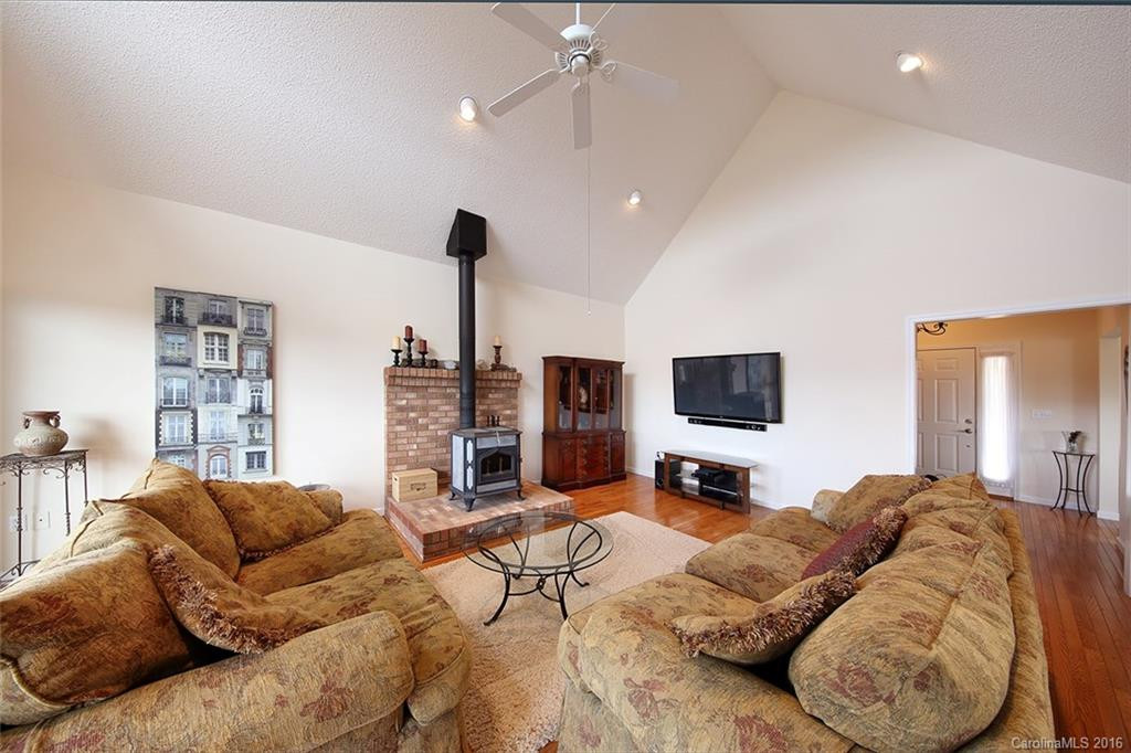 156 Bonnie Brae Court - Photo 4