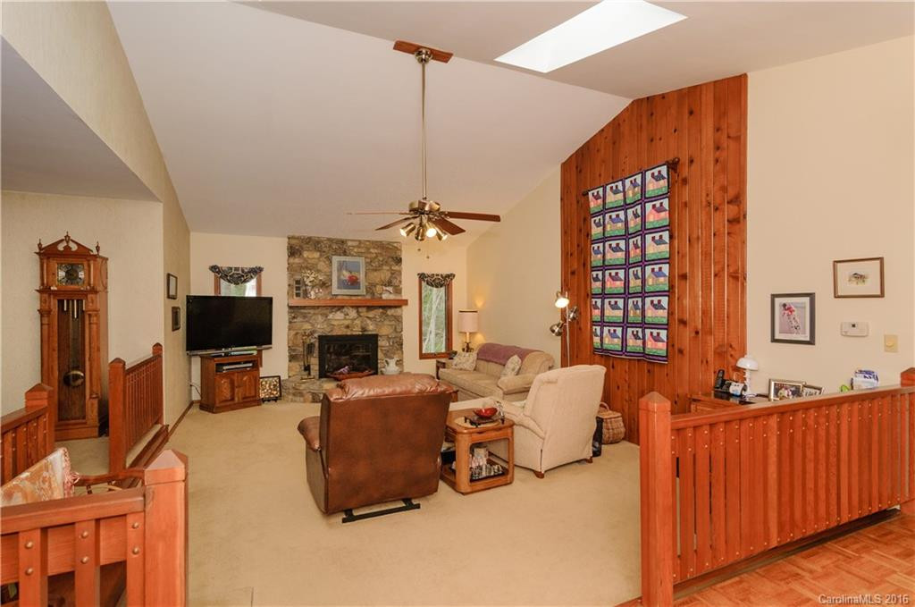 631 Woodland Knoll - Photo 3