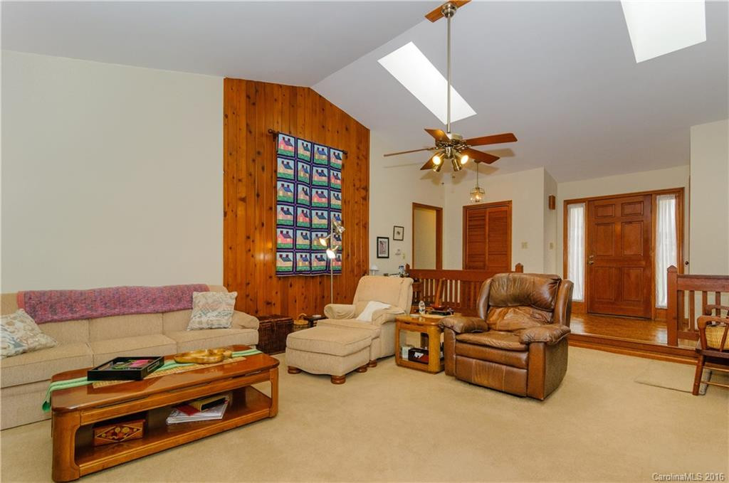 631 Woodland Knoll - Photo 4
