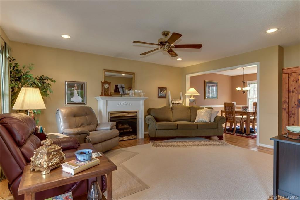 142 Fox Meadow Drive - Photo 2