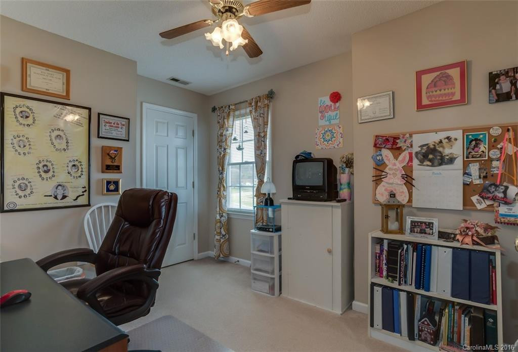 142 Fox Meadow Drive - Photo 14