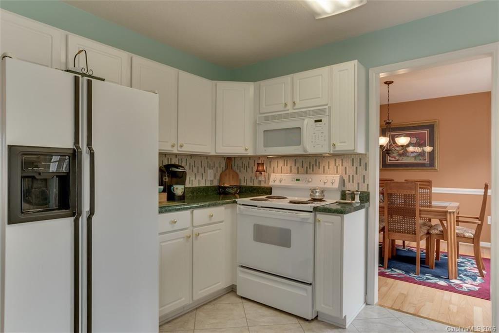 142 Fox Meadow Drive - Photo 5
