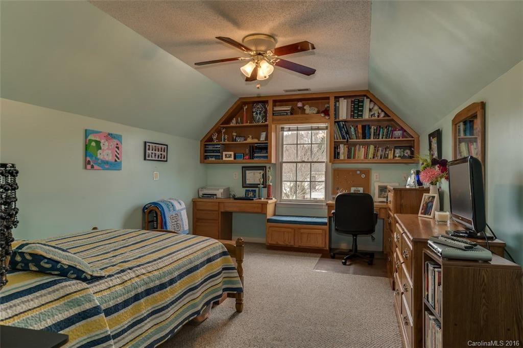 142 Fox Meadow Drive - Photo 9