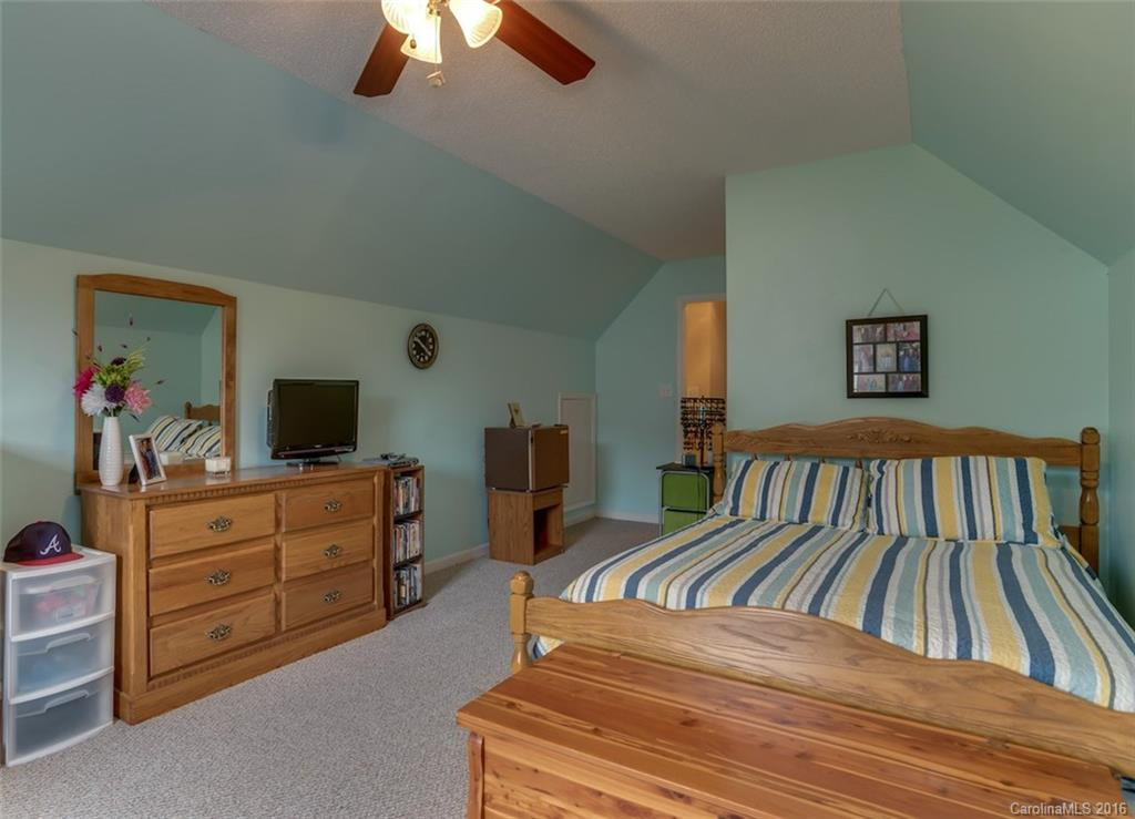 142 Fox Meadow Drive - Photo 10