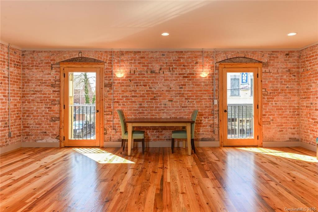 725 Haywood Road - Photo 3