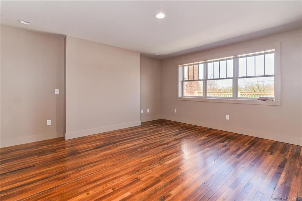 725 Haywood Road - Photo 9