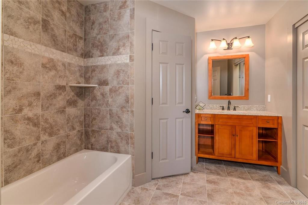 725 Haywood Road - Photo 10