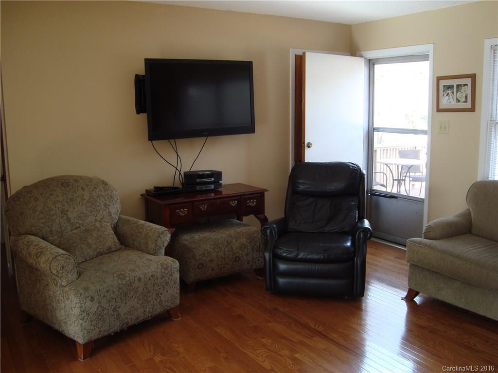 37 Wood Avenue - Photo 2