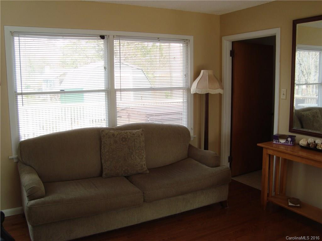 37 Wood Avenue - Photo 3