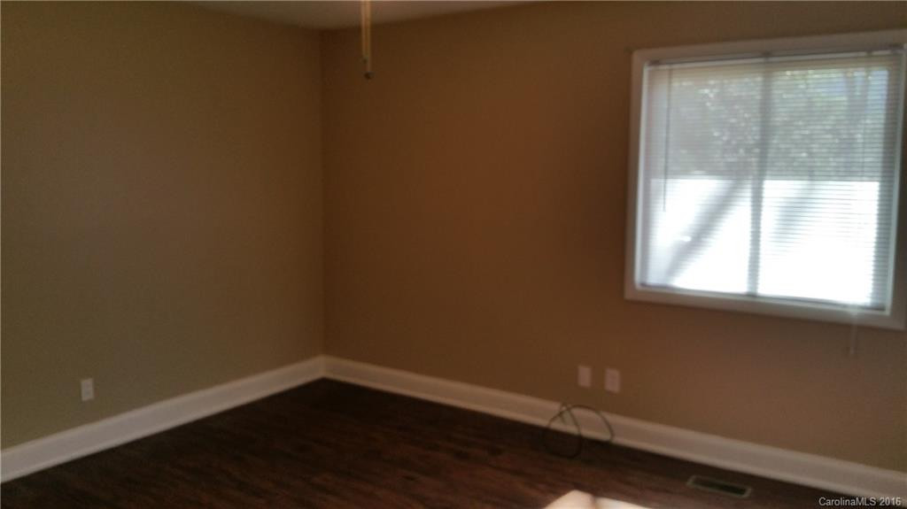 327 Heather Court - Photo 12
