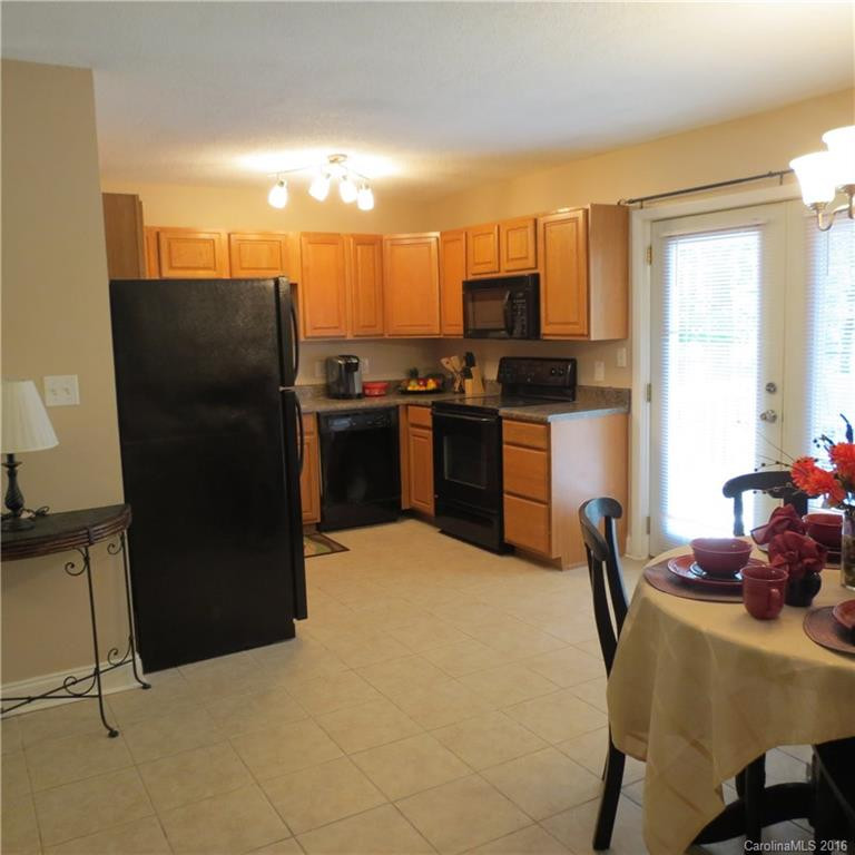327 Heather Court - Photo 5