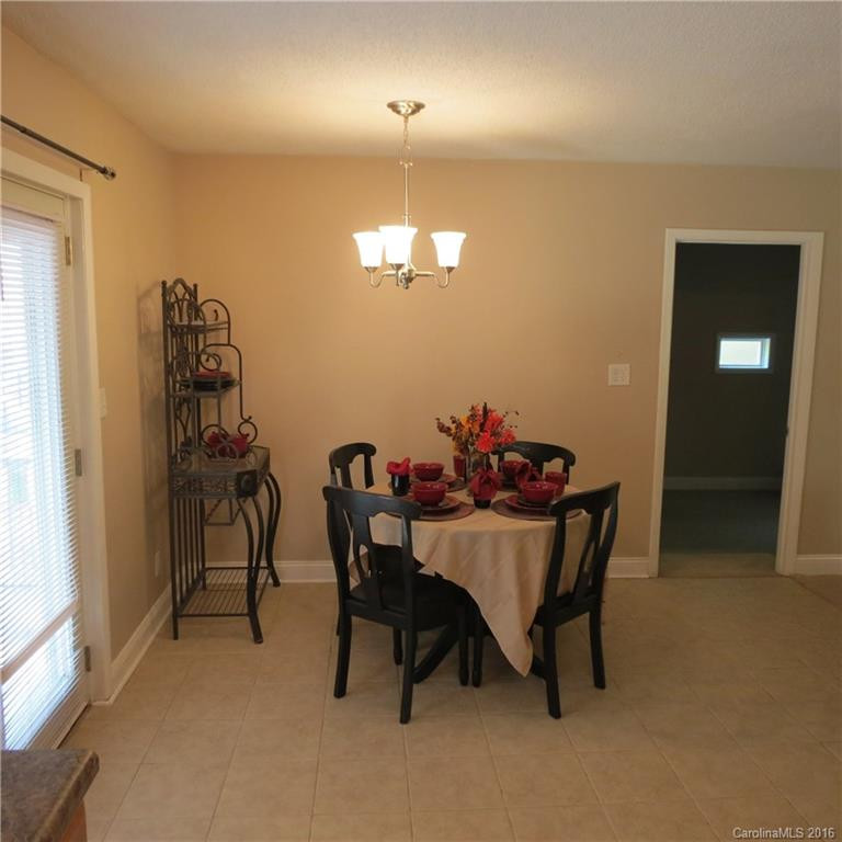 327 Heather Court - Photo 6