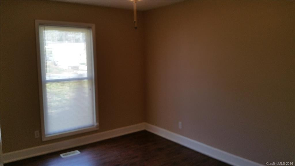327 Heather Court - Photo 10