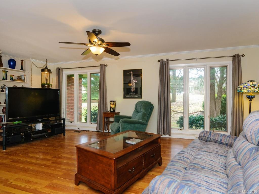 186 Catherine Drive - Photo 5