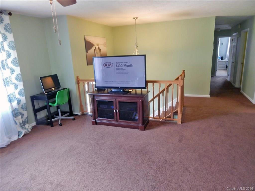 115 Applewood Drive - Photo 5