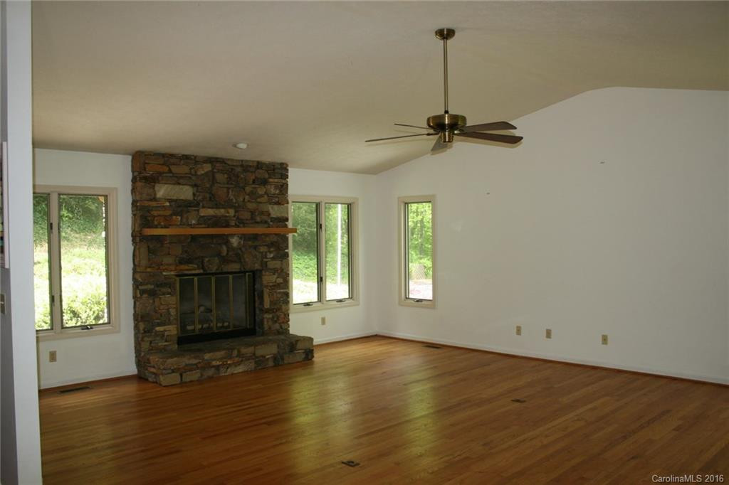 115 Continental Drive - Photo 2