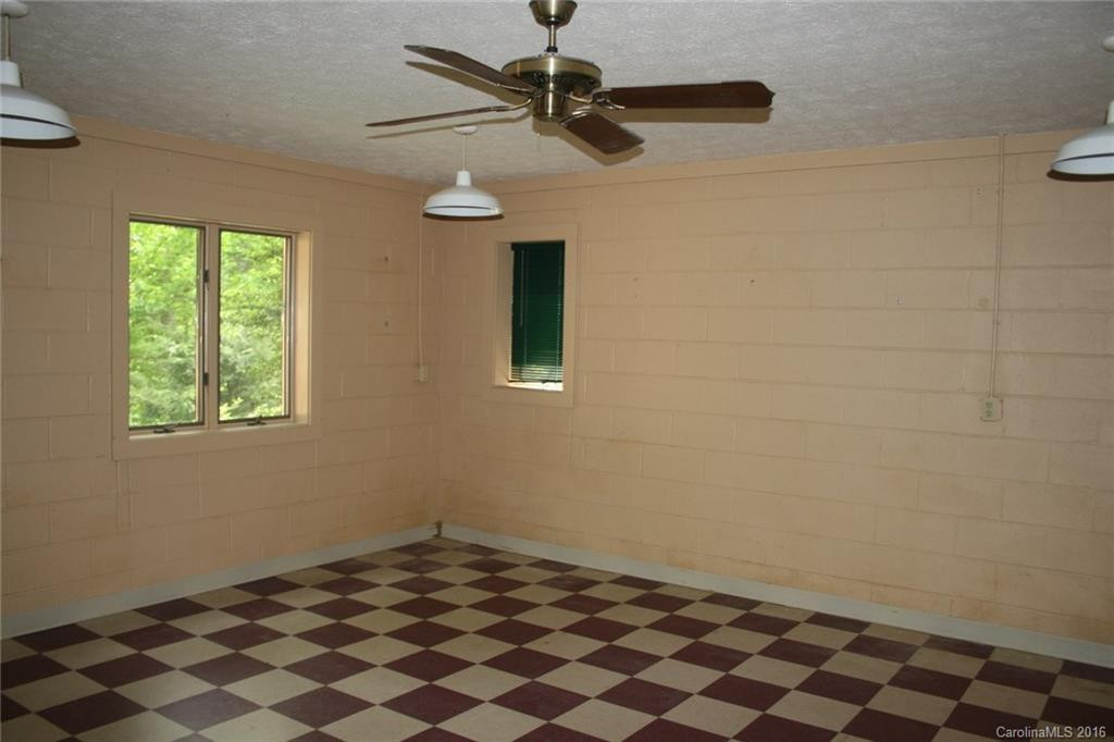 115 Continental Drive - Photo 11