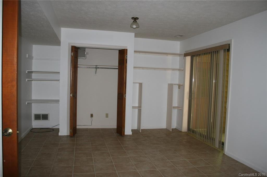 115 Continental Drive - Photo 12
