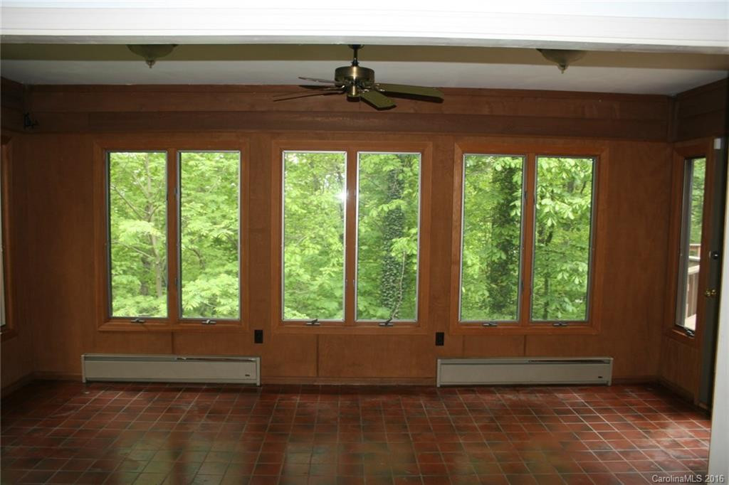 115 Continental Drive - Photo 4