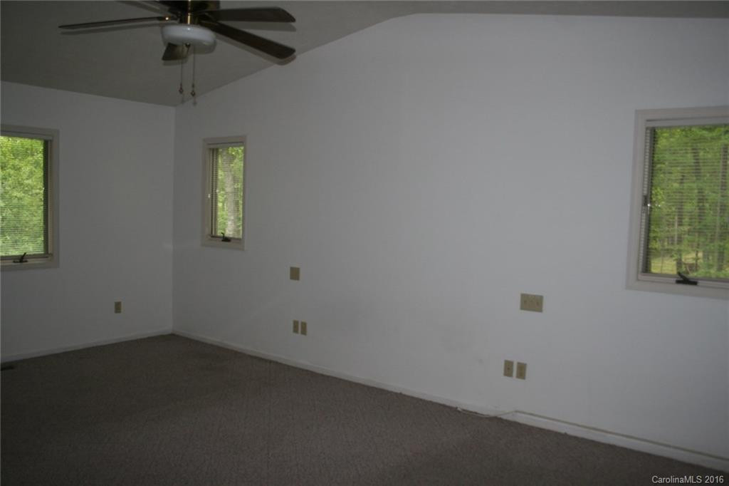 115 Continental Drive - Photo 9