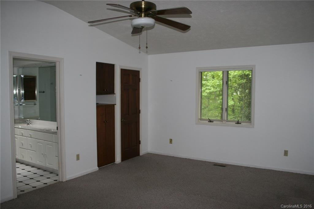 115 Continental Drive - Photo 10