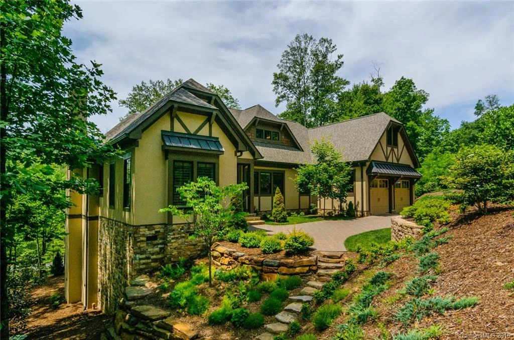 22 Red Tail Court
