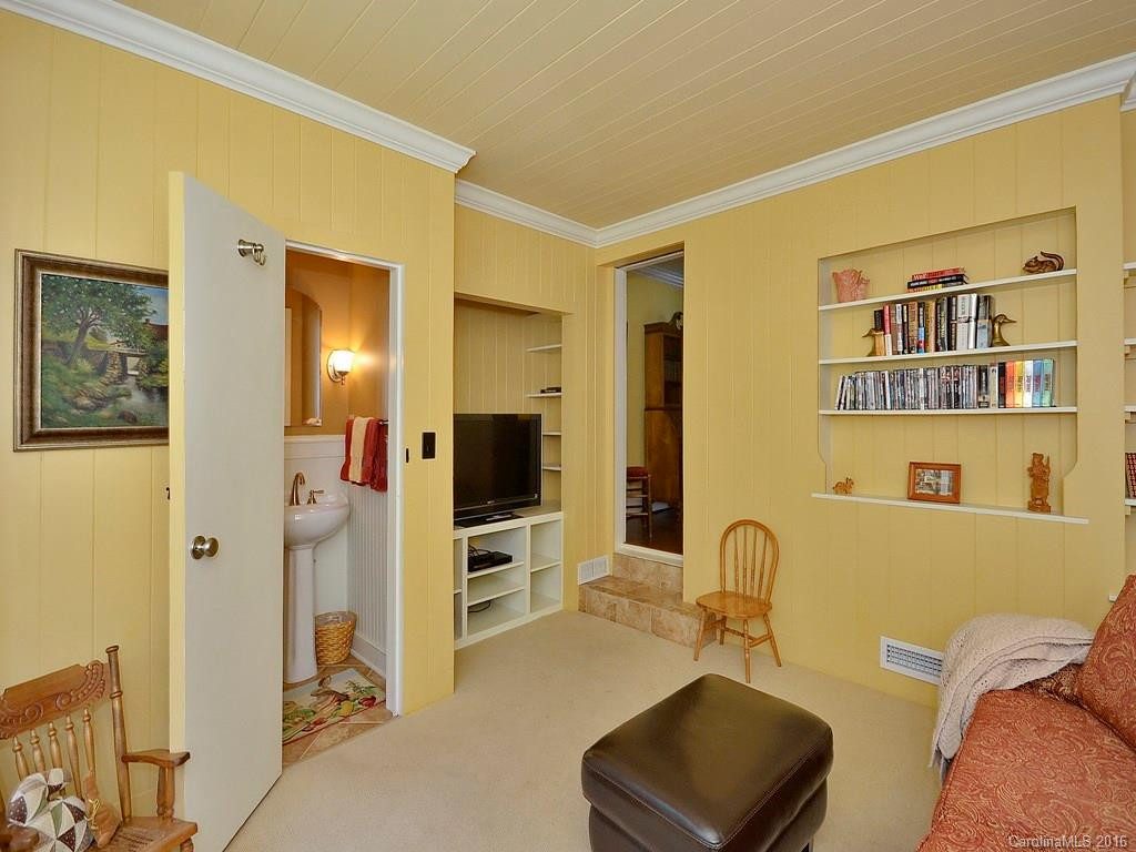 2618 Haywood Road - Photo 16