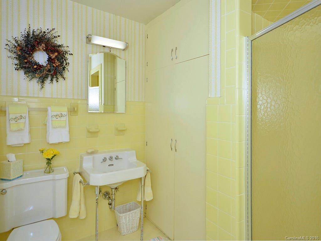 2618 Haywood Road - Photo 18