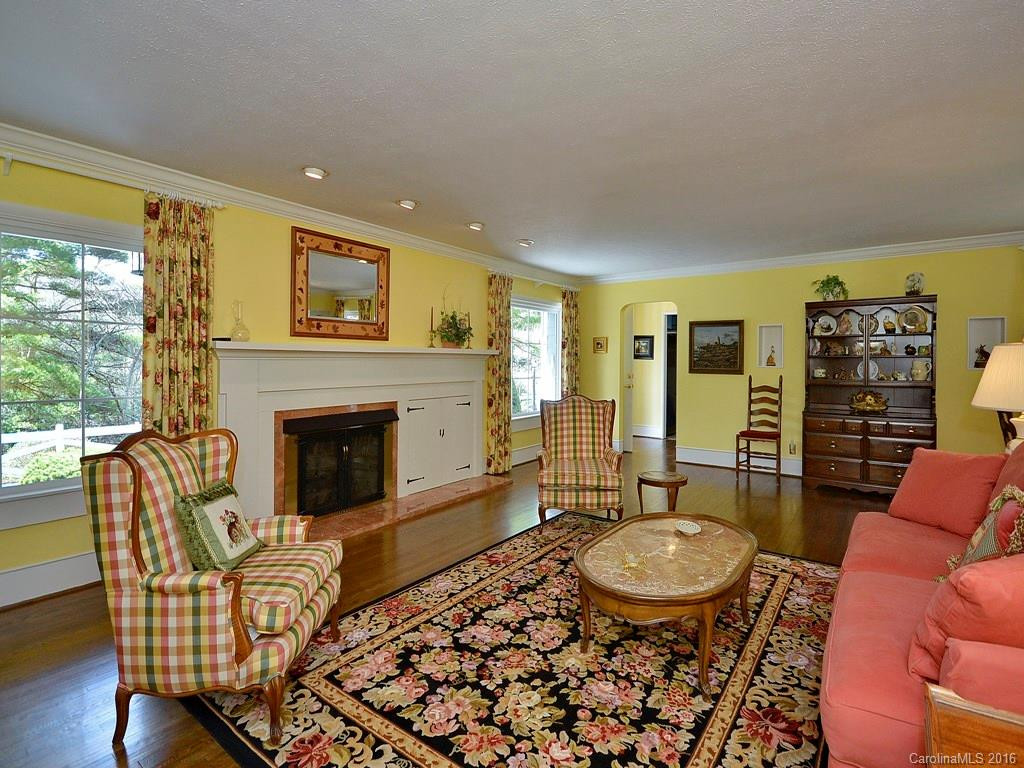 2618 Haywood Road - Photo 5