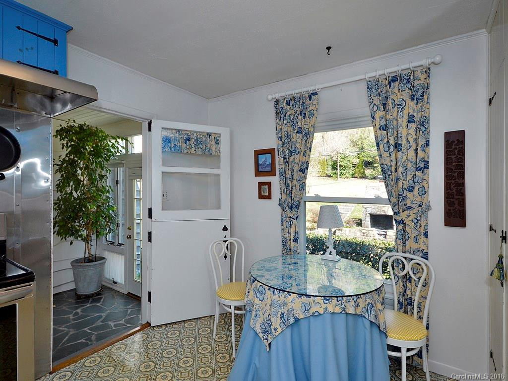 2618 Haywood Road - Photo 9