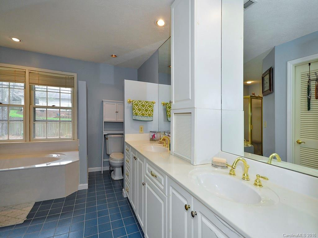 141 Ridgewood Place - Photo 13