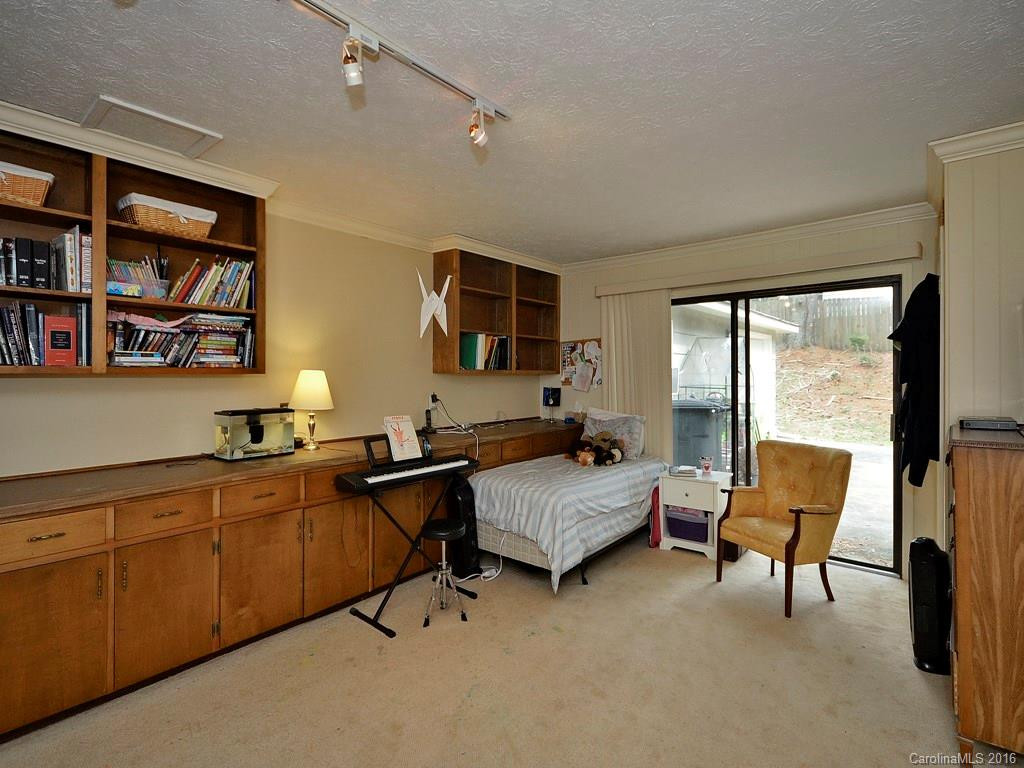 141 Ridgewood Place - Photo 4