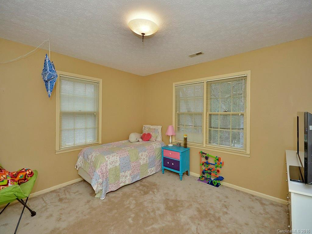 141 Ridgewood Place - Photo 10