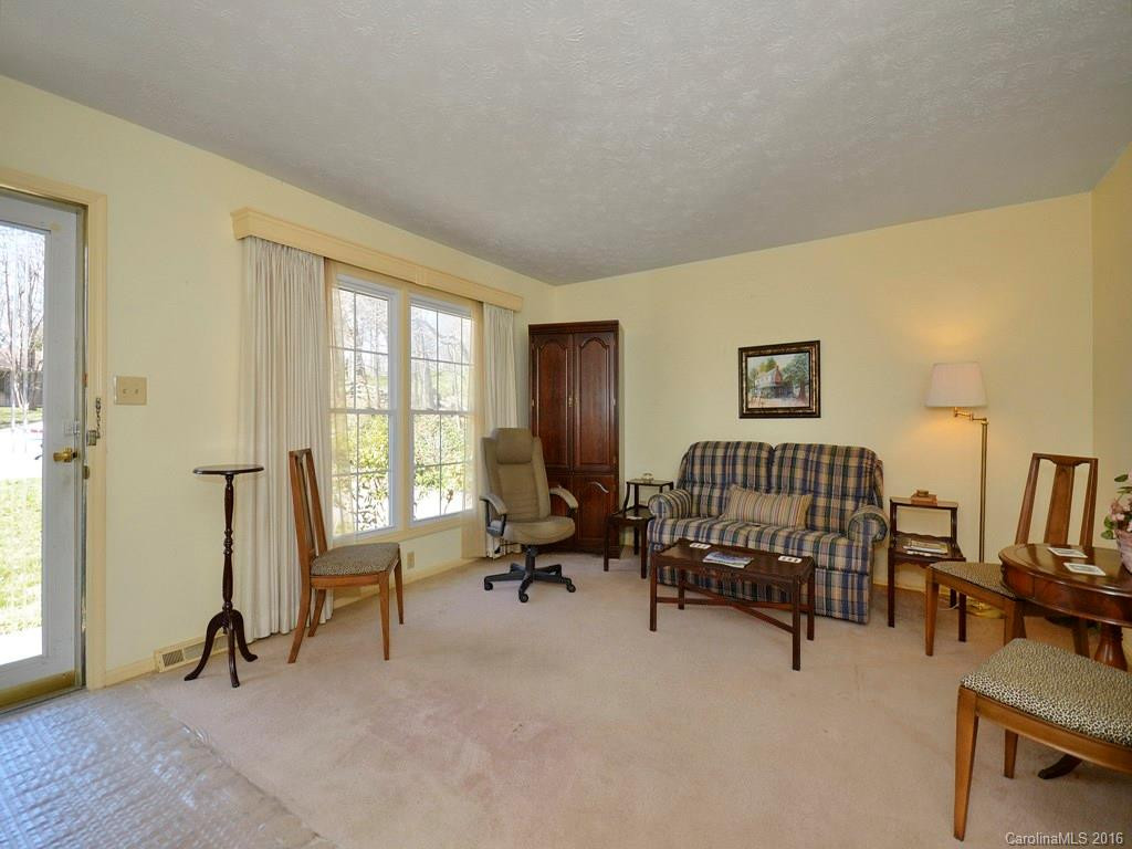 108 Botany Drive - Photo 2
