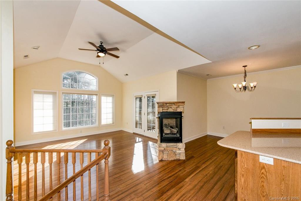 63 Spring Heights Court #23 - Photo 4