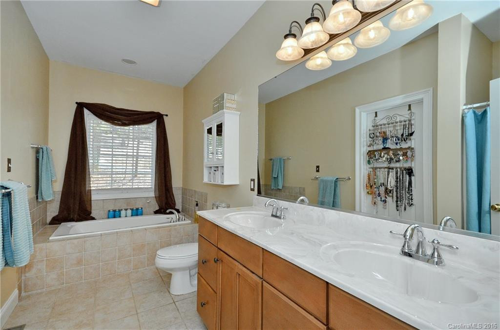 213 Christina Court - Photo 11