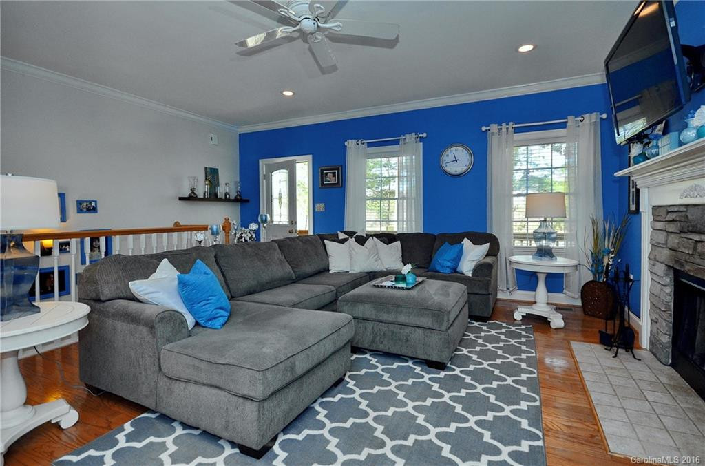 213 Christina Court - Photo 3