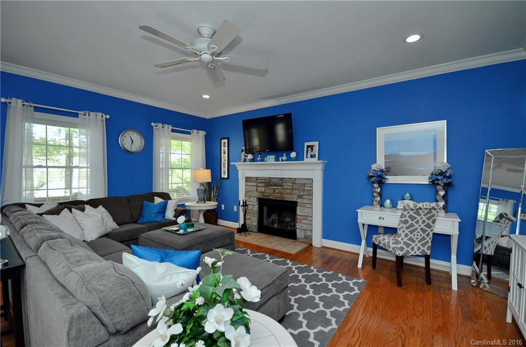 213 Christina Court - Photo 4
