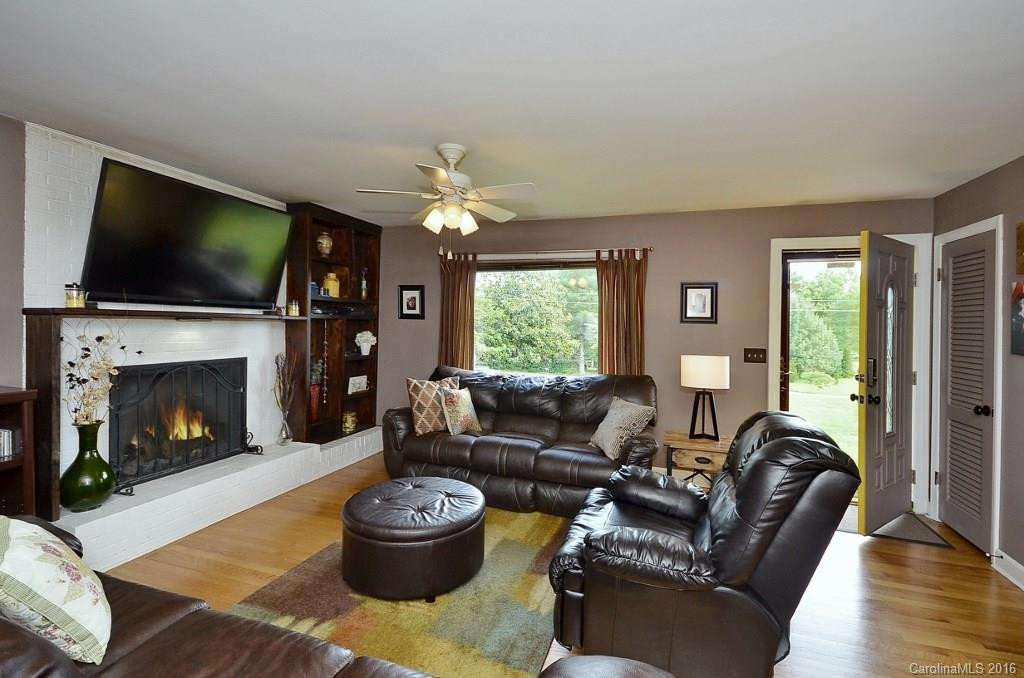 1195 Hendersonville Highway - Photo 2